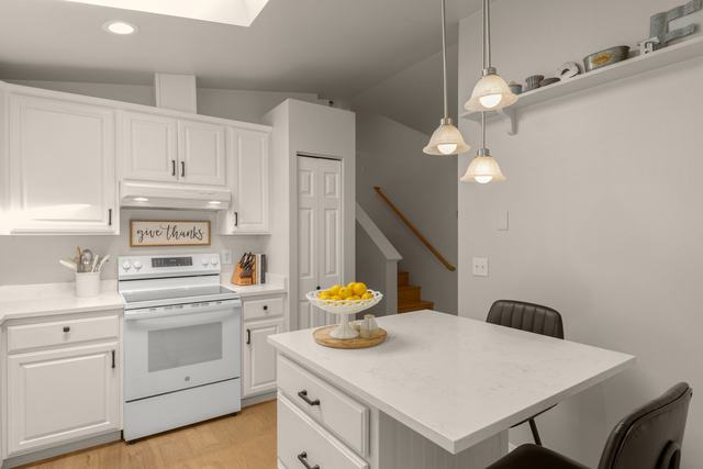 Kitchen island and range