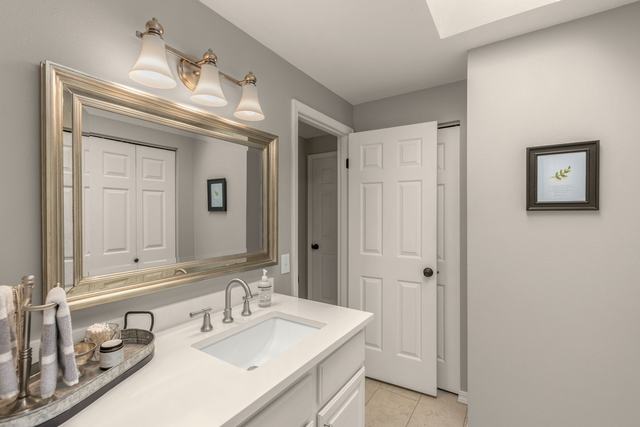 Bathroom vanity