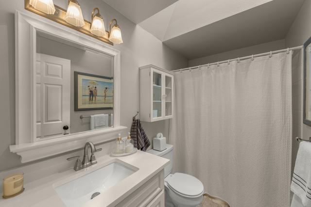 Full hall bath